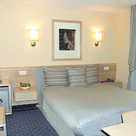 City Hotel Hotel 3*